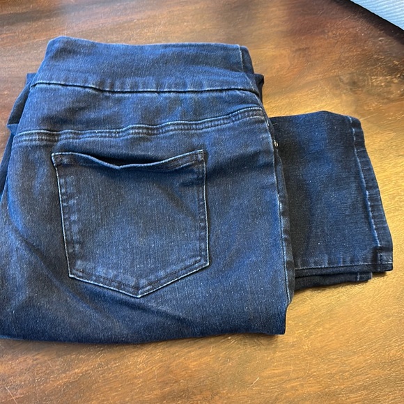 Chicos Perfect Stretch, Size 6 - Picture 1 of 1